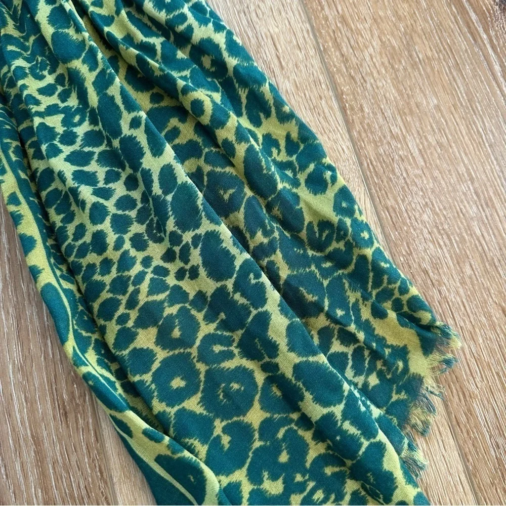 Cuccia Collection by Violet Del Mar Green & Blue Leopard Wool Blend Scarf NWT